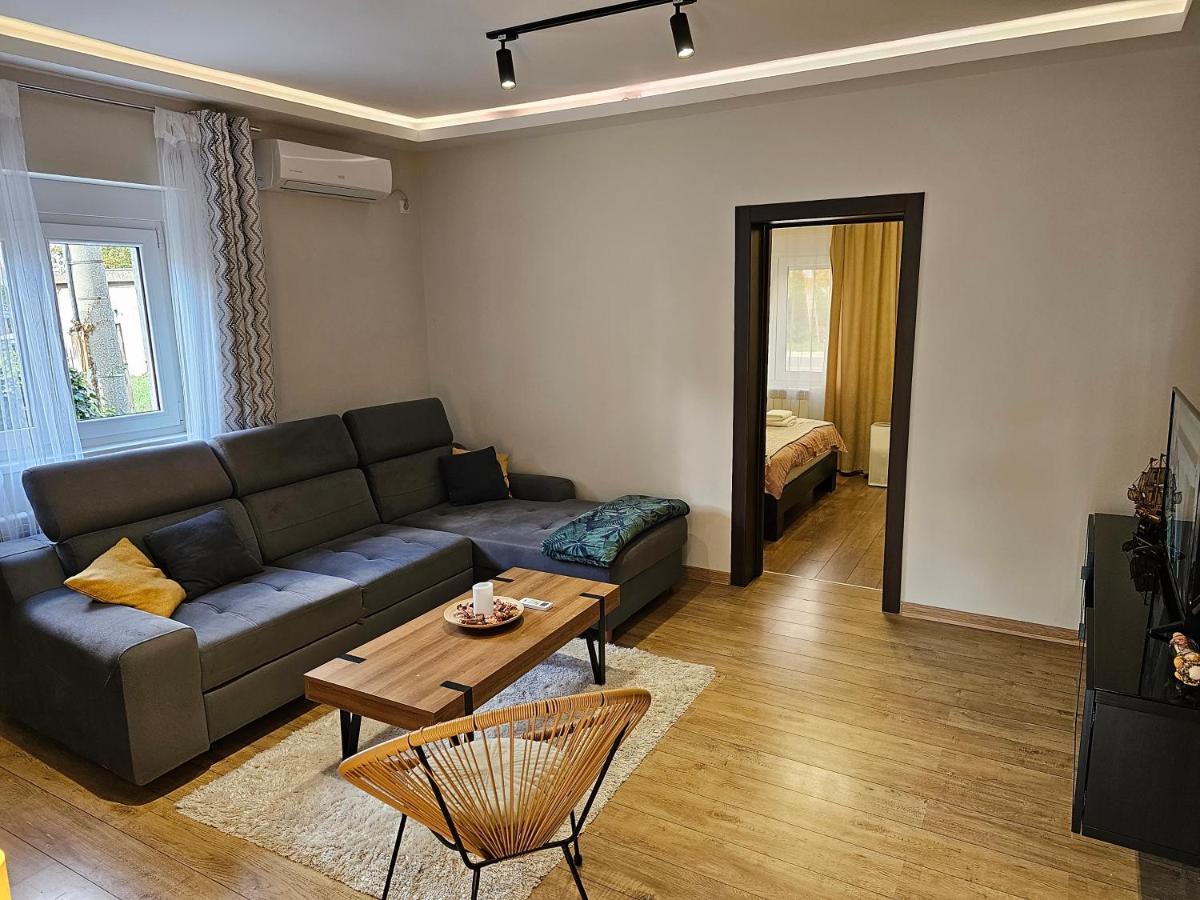 Aerovista Apartment Surčin Exterior foto